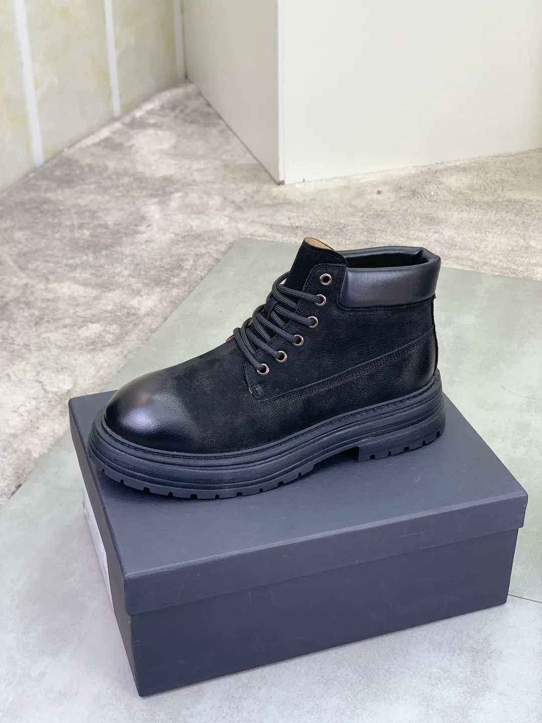 Men's men's shoes 💰P660 New arrival 🆕🆕🆕 IUGGI Men's British retro Martin boots Winter new men's outdoor hiking boots First layer of cowhide on the outside and wool on the inside Comfortable and warm Rubber sole sole Non-slip and firm Trendy and fashionable Casual and versatile Size: 38-44 (45 customized) Color: three colors